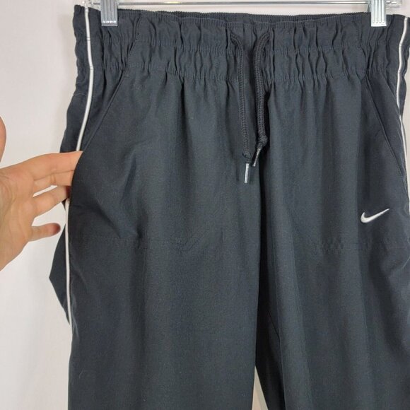 Nike Womens Capri Cropped Running Pants Size Medium Black White Gym Jogging - Picture 3 of 13